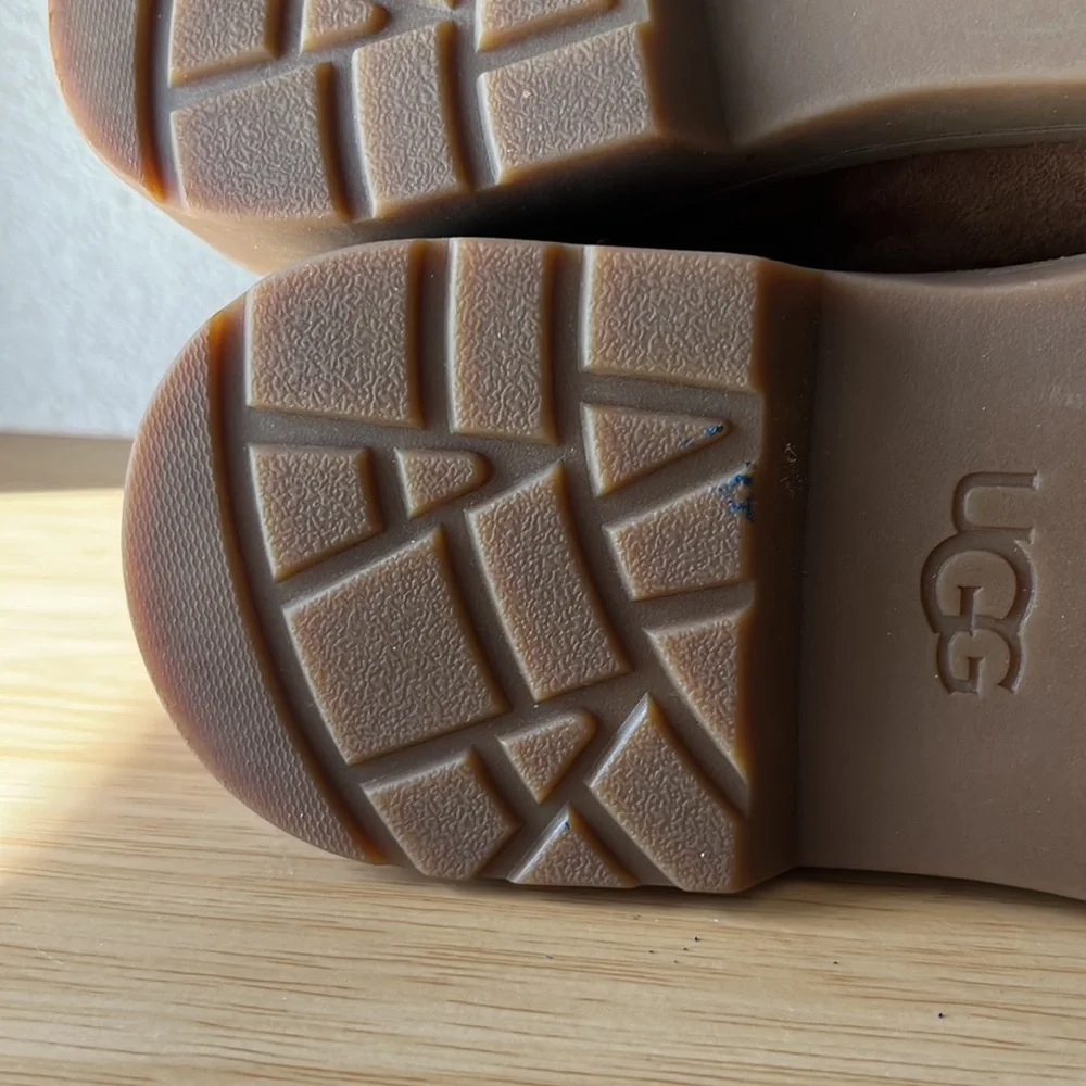 UGG Girls  Tillee Boots size 3 - Picture 5 of 11